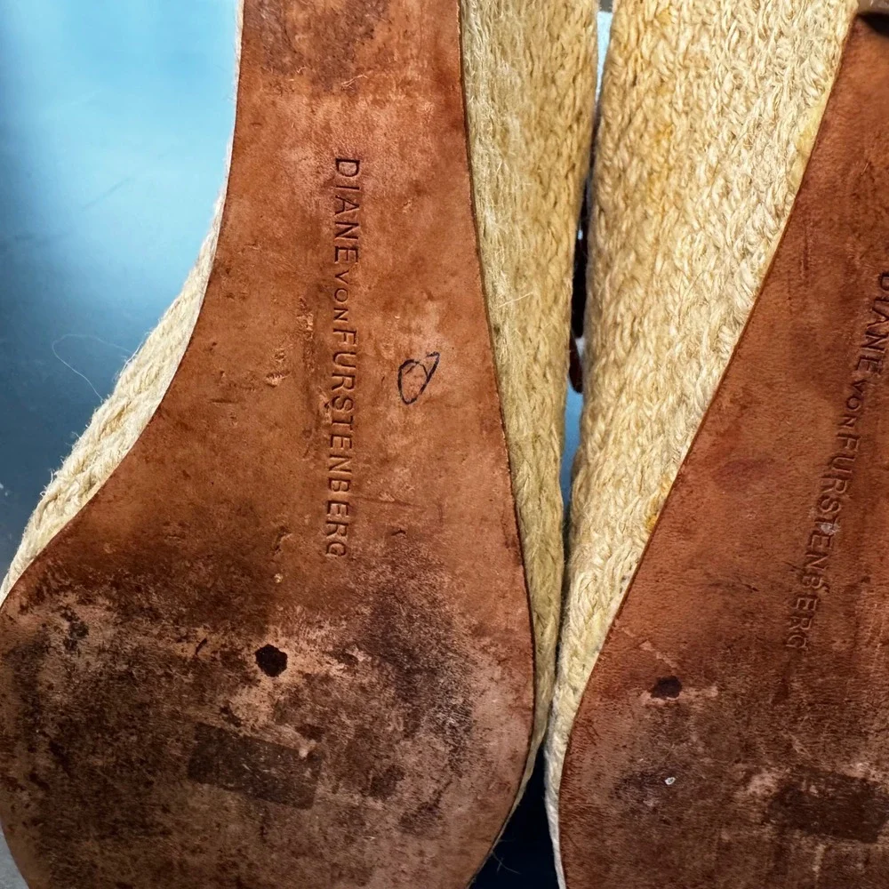 Diane von Furstenberg Women 9 M Orange Patent Leather Espadrille Wedge Sandals